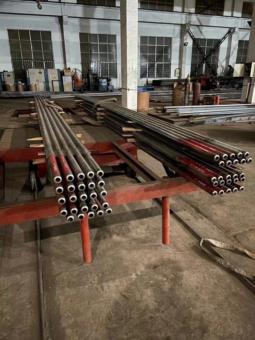 水冷壁管屏|管中心距76.2mm，管屏長(zhǎng)6米、5根一組，Φ63.5×7.1內(nèi)螺紋管，鰭片8mm