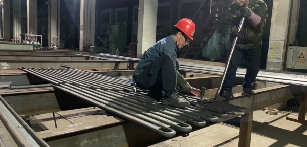 φ60.3×7.5\SA-210C 水冷壁帶鰭片內(nèi)螺紋管，帶鰭片。2）附質(zhì)量證明書，3）品牌：武鍋、東鍋、哈鍋選其一
