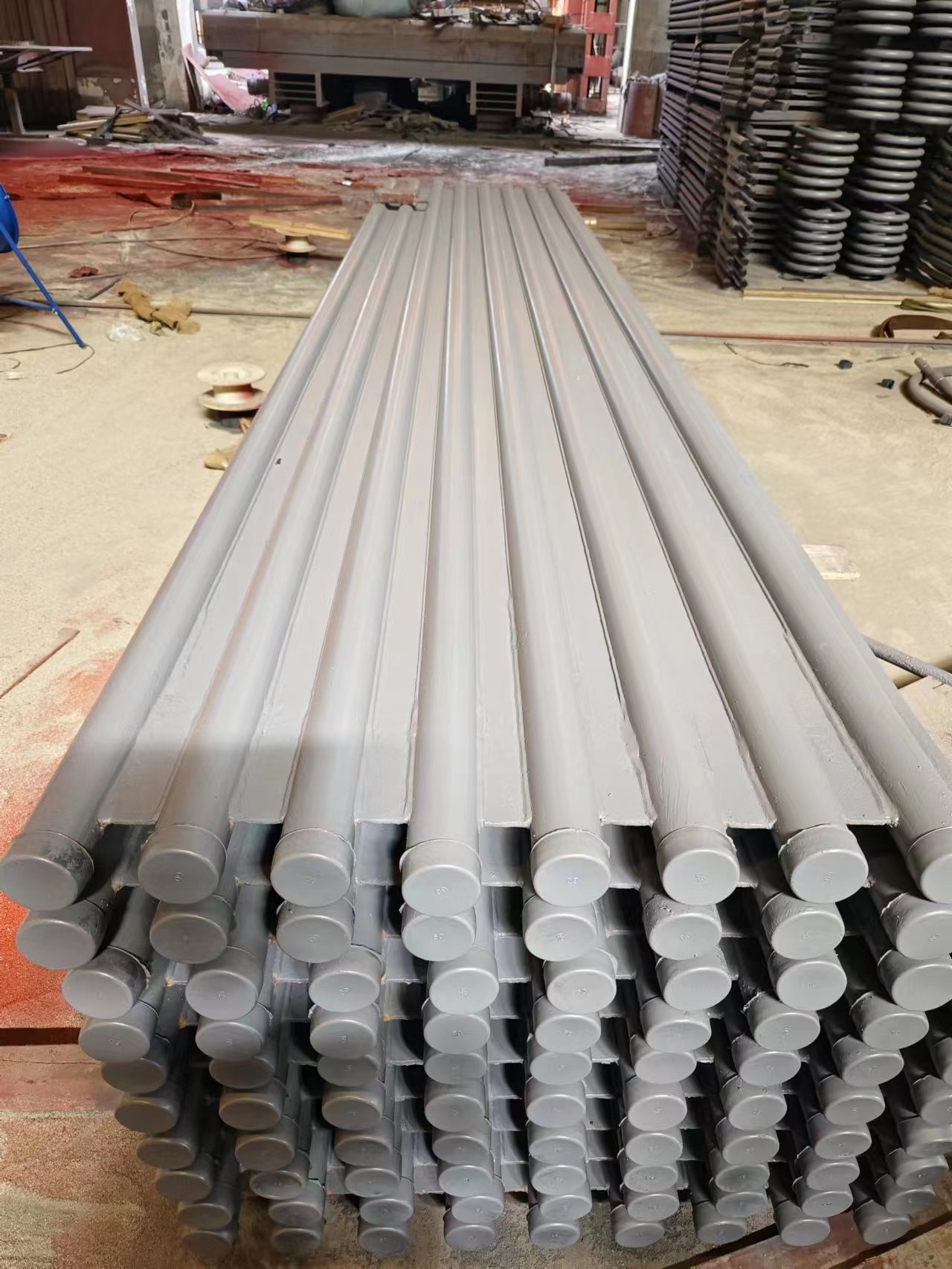 φ60.3×7.5\SA-210C 水冷壁帶鰭片內(nèi)螺紋管，帶鰭片。2）附質(zhì)量證明書，3）品牌：武鍋、東鍋、哈鍋選其一