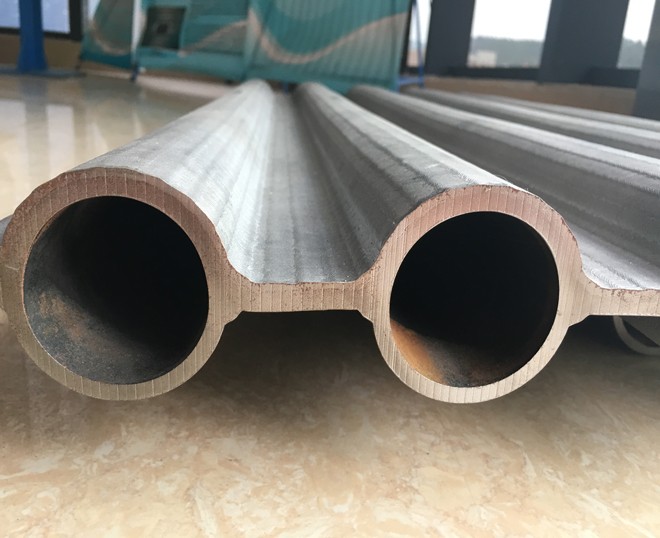帶鰭片爐管 Φ32×6mm（外徑×厚度） 兩側(cè)對中焊接鰭片 鰭片寬6mm 厚6mm 材質(zhì)15CrMoG #1、#2上鍋螺旋水冷壁