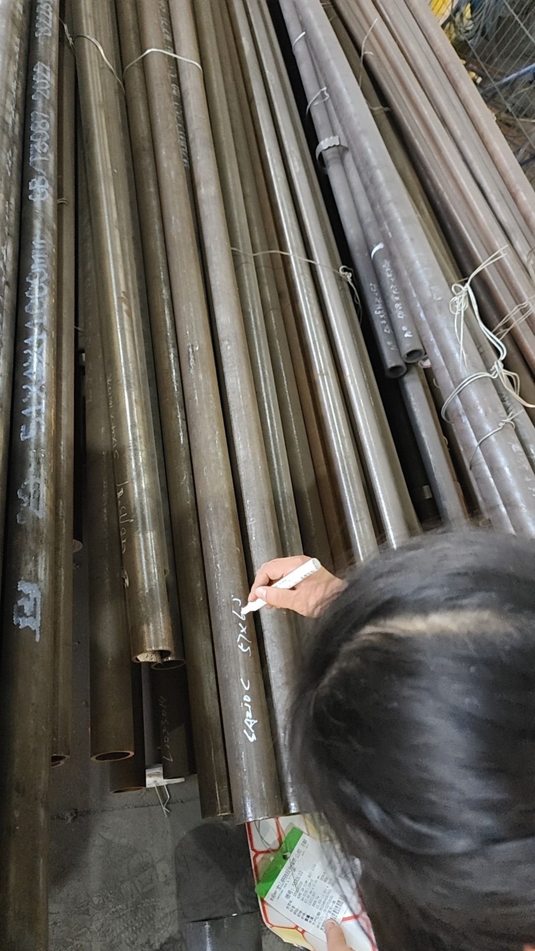管排長度為6米，每件管排由10根管子組成，管子中心距為54mm，鰭片厚度為6.4mm
