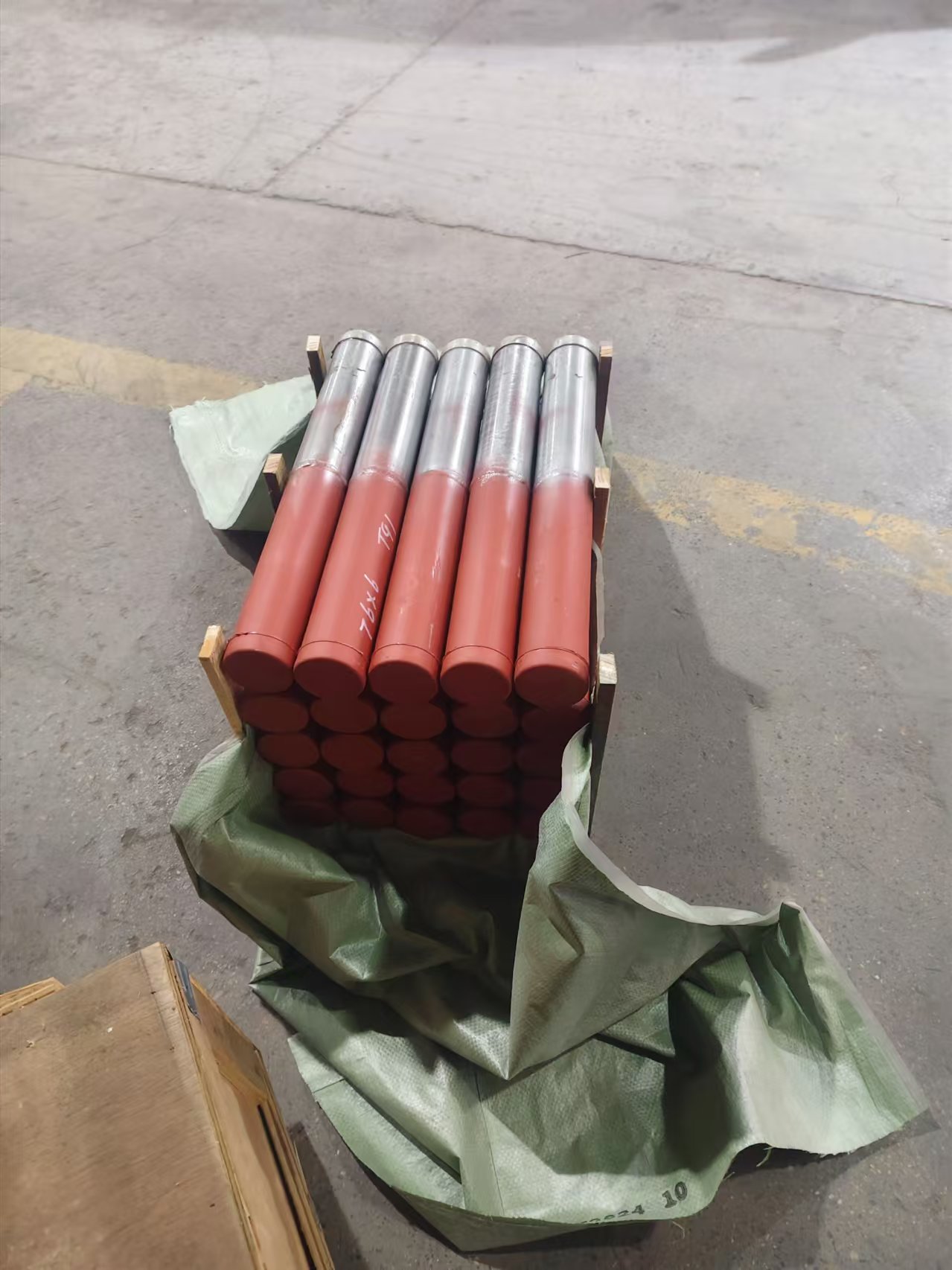 規(guī)格：ф76×6，長度600mm，材質(zhì)：SA-213TP347HFG/SA-213T91,兩種材質(zhì)各300mm
